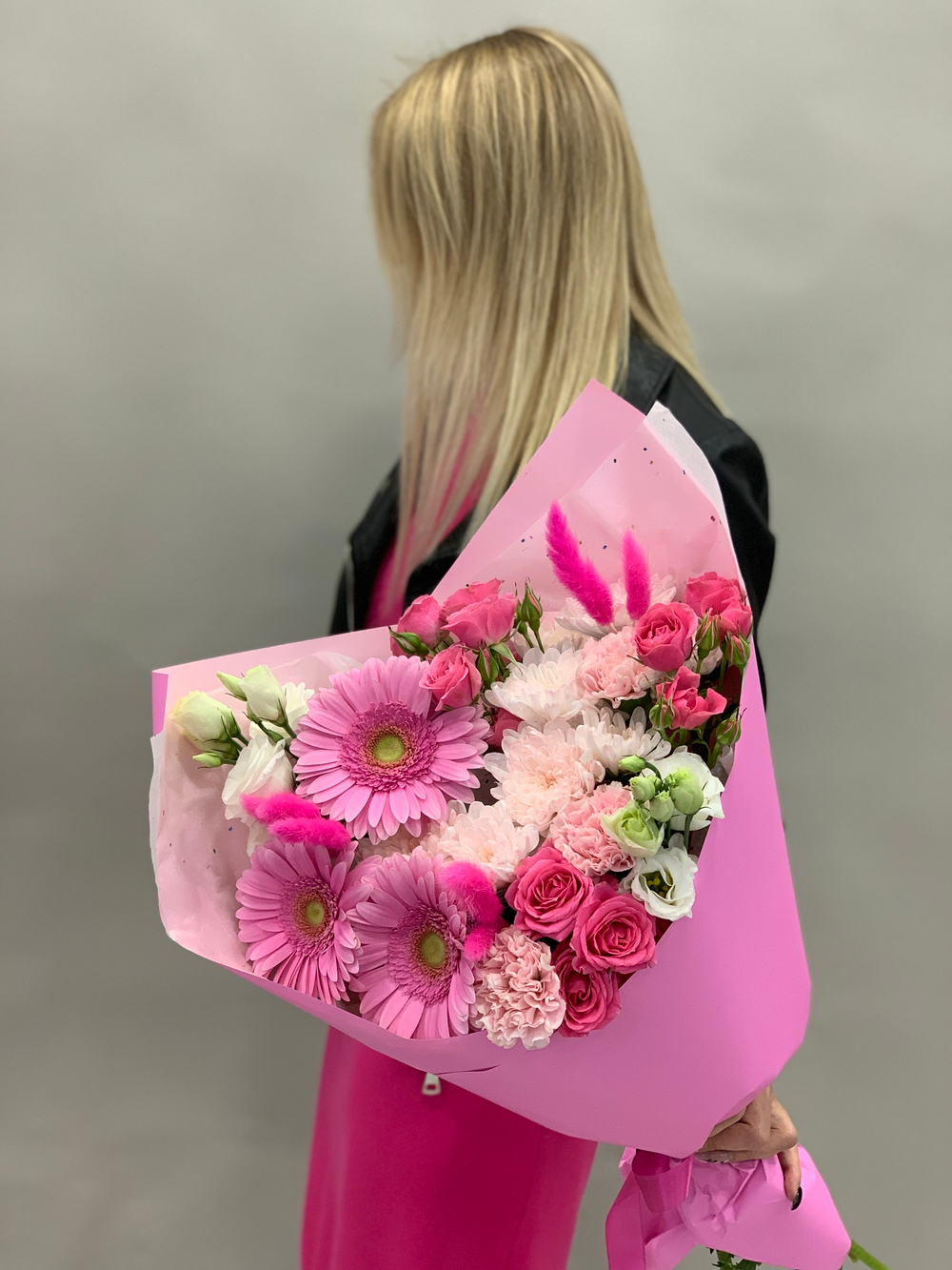 Букет цветов с герберами и эустомой Барби