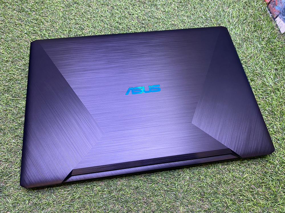 Игровой Asus Ryzen 5 3500U/6GB/FHD/GTX1050 2GB GL552V (M570DD-DM151T) Windows 10