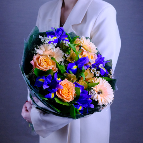 Купить Яркий букет с герберами и пионовидными розами #727