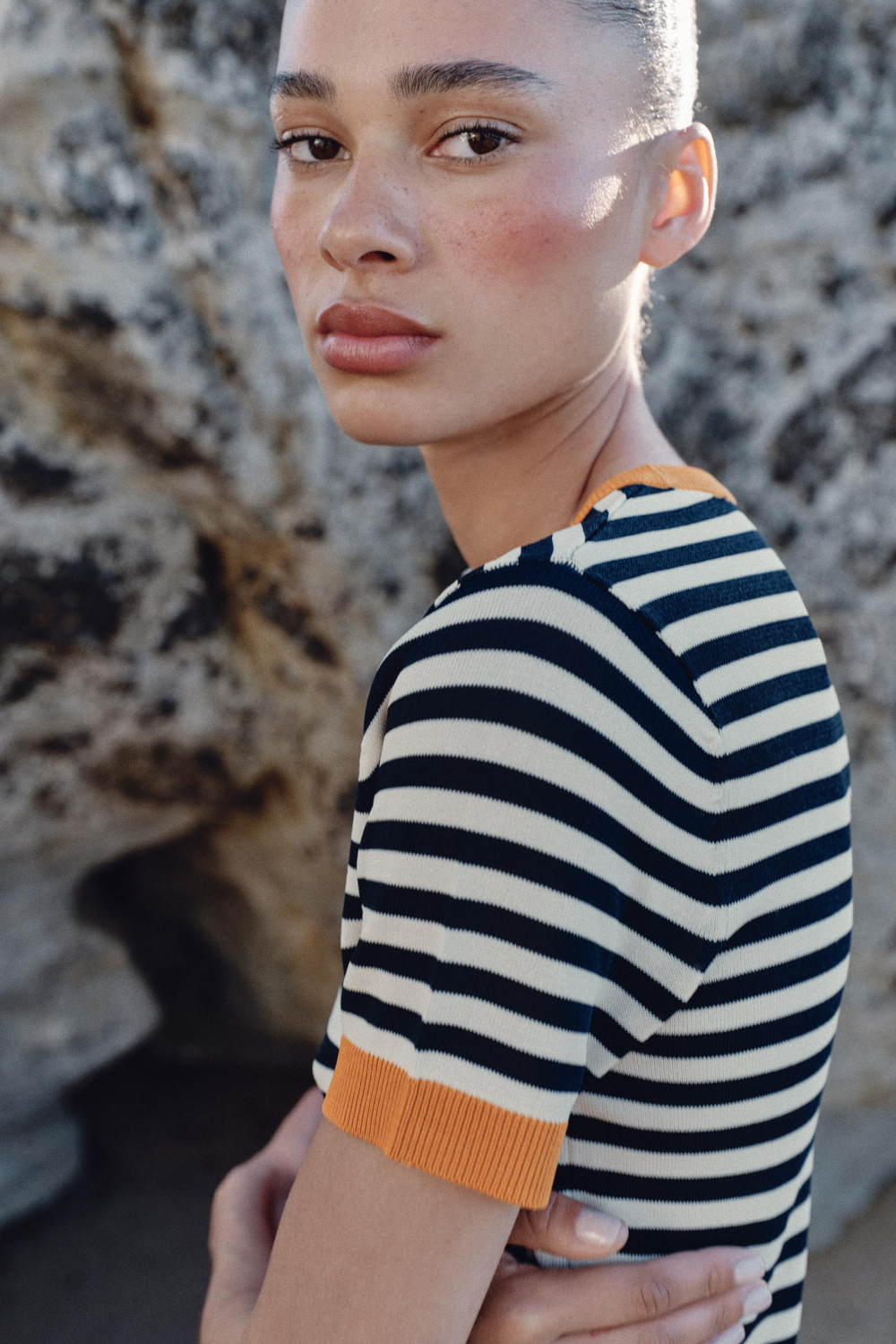 ZARA ТРИКОТАЖНЫЙ ТОП В ПОЛОСКУ, БЕЛО-ОРАНЖЕВЫЙ