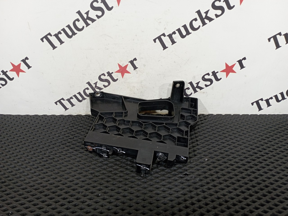 Кронштейн крепления торпедо