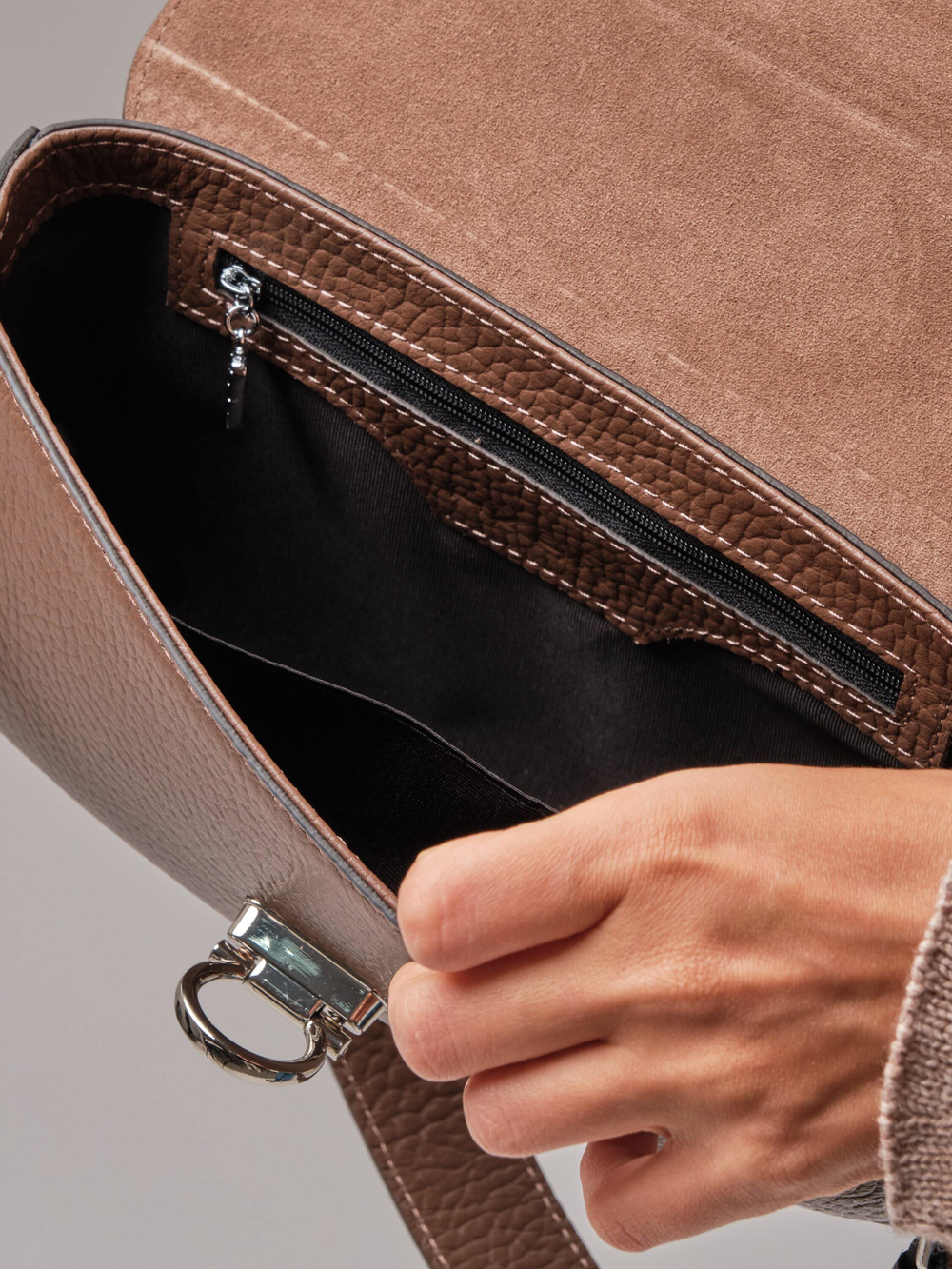 Кожаная сумка Azaro 31049 коричневый какао соло