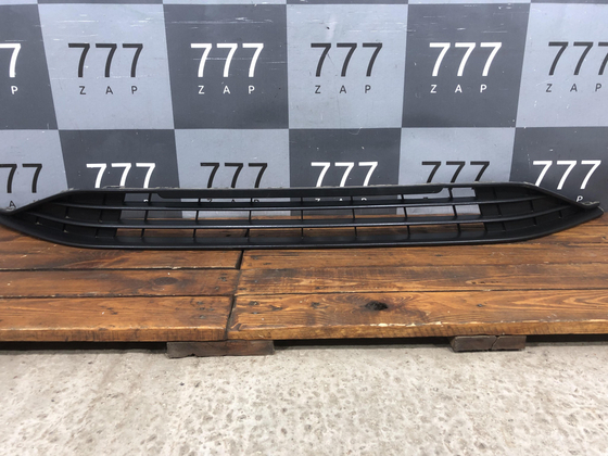 Решетка переднего бампера Volkswagen Polo 6 20-22 Б/У Оригинал 6N5853677