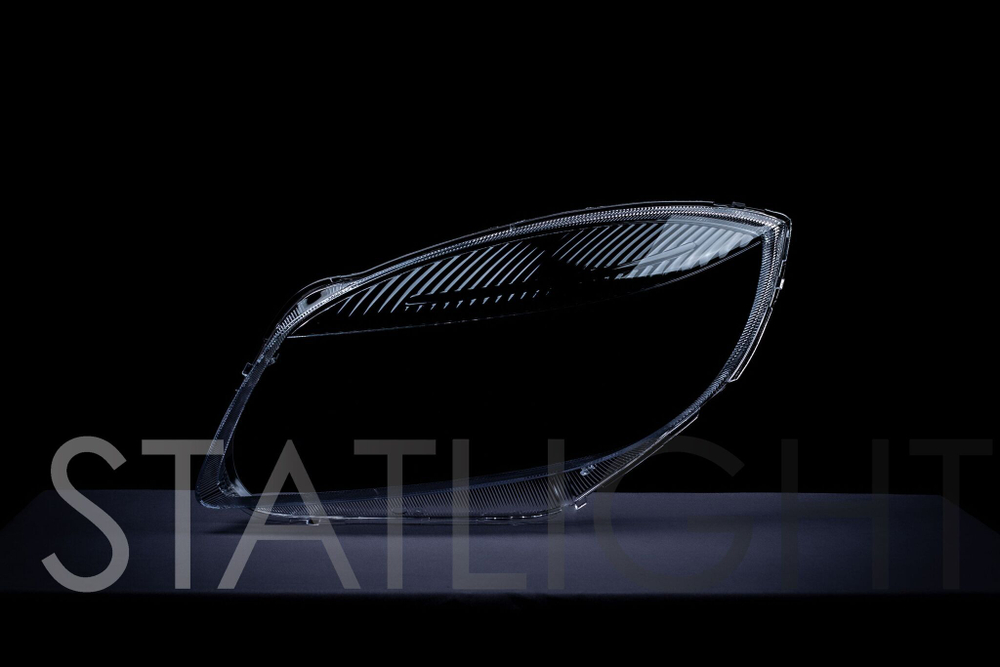 Правое стекло фары Skoda Fabia II 2007-2010