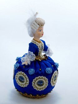 Кукла-игольница Золушка в бальном платье в стиле рококо 18 век