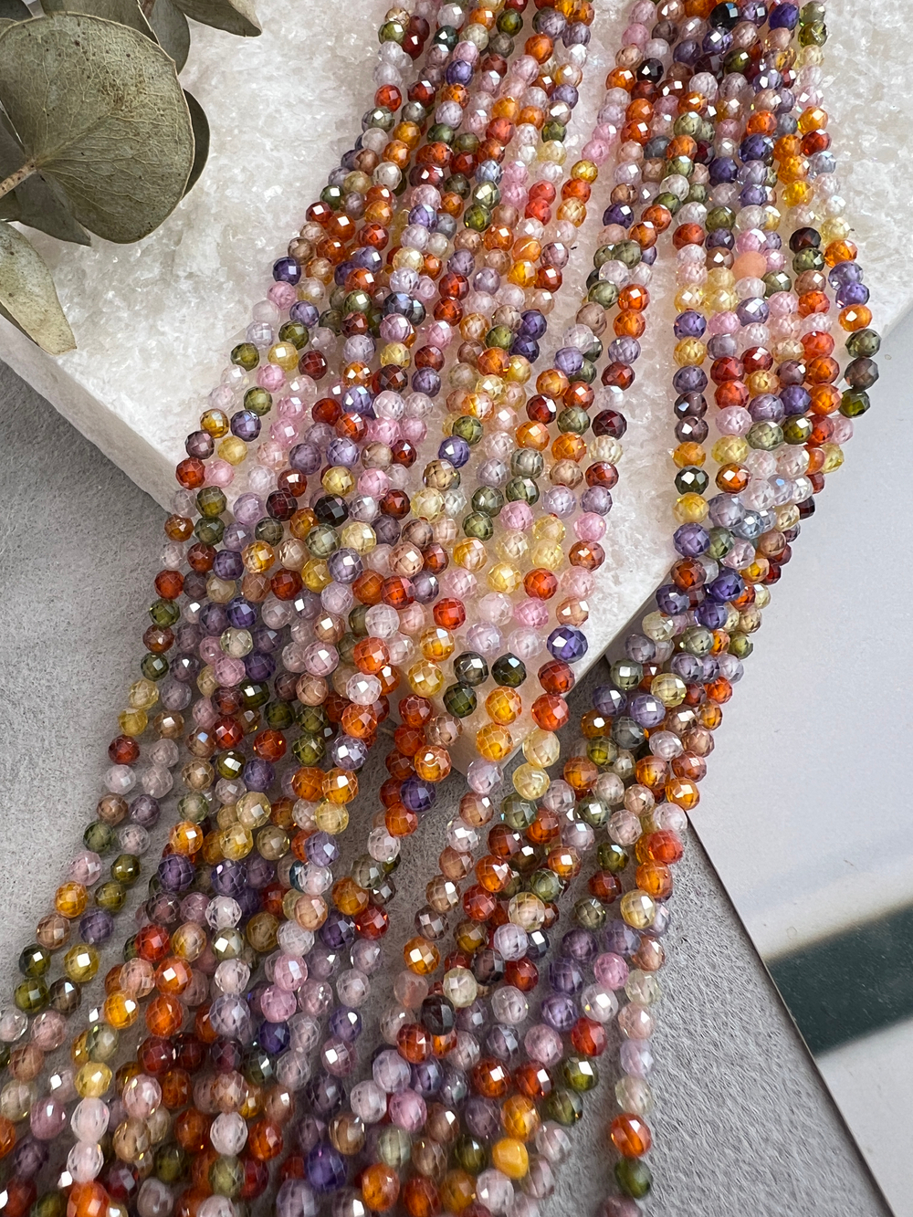 Бусины циркона (фианиты) 3 мм, нить 37 см, микс