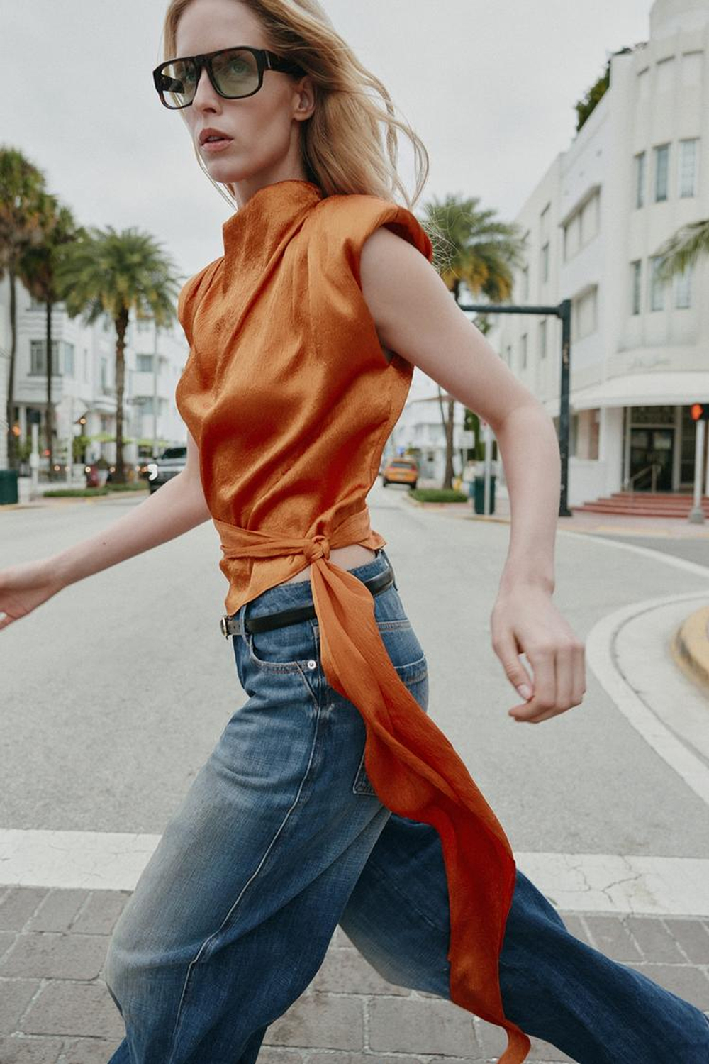 ZARA АТЛАСНЫЙ ТОП С БАНТОМ, ЦВЕТ ЖЖЕНОГО АПЕЛЬСИНА