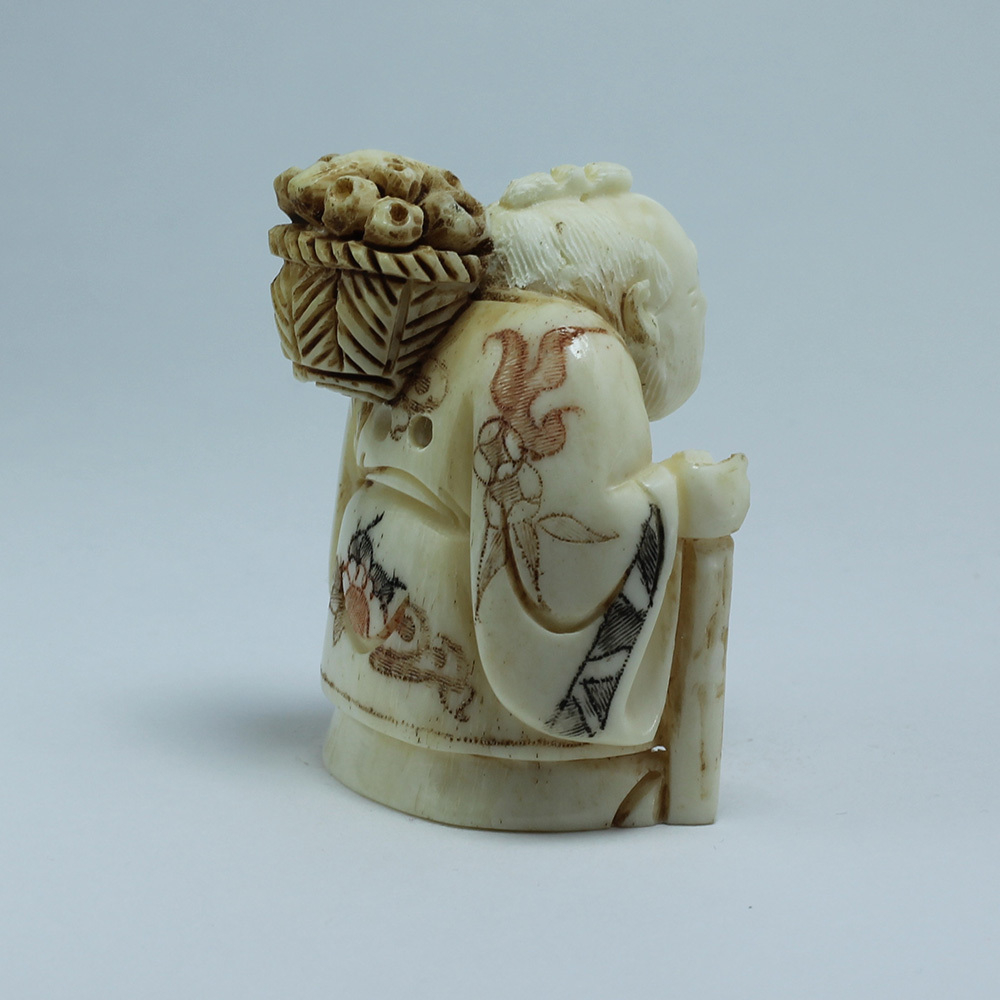 Эксклюзивная нэцкэ Монах с тростью, корзиной фруктов и веером