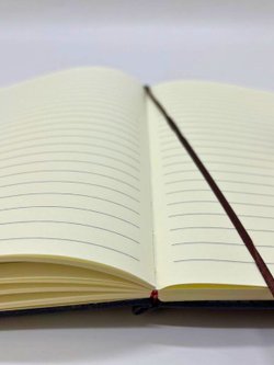 Блокнот с магнитной застежкой A5 96 листов бордовый (462-4-xD07)