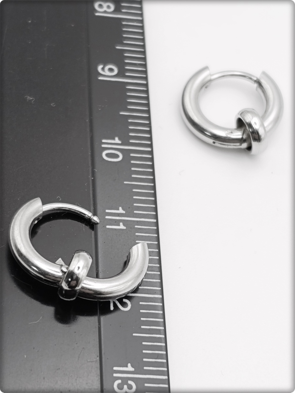 Серьги кольца для пирсинга ушей стальные.