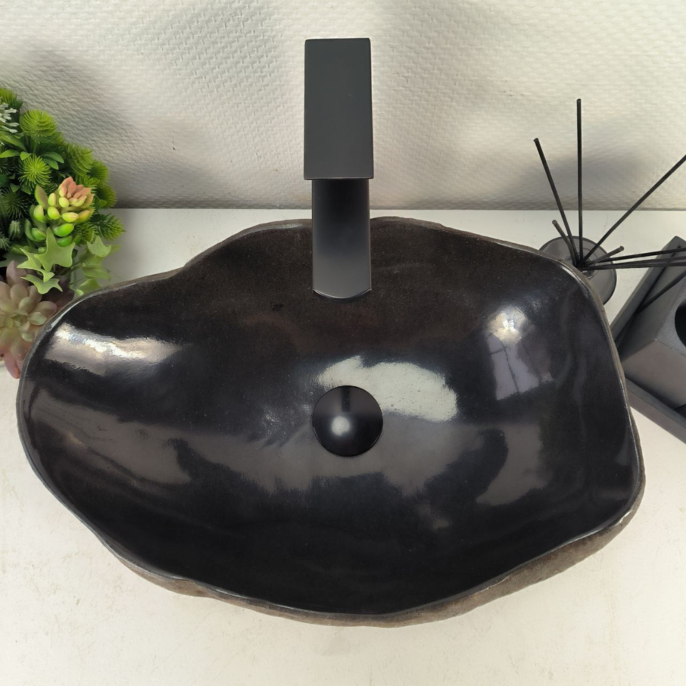 Раковина из речного камня RS-65084 48*33*15 0861