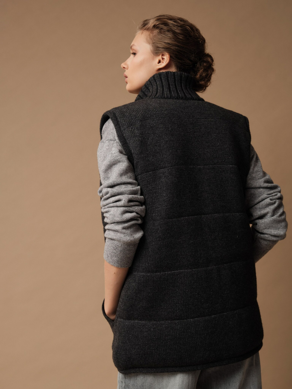 V0442-8101 Жилет темно-серый dbr