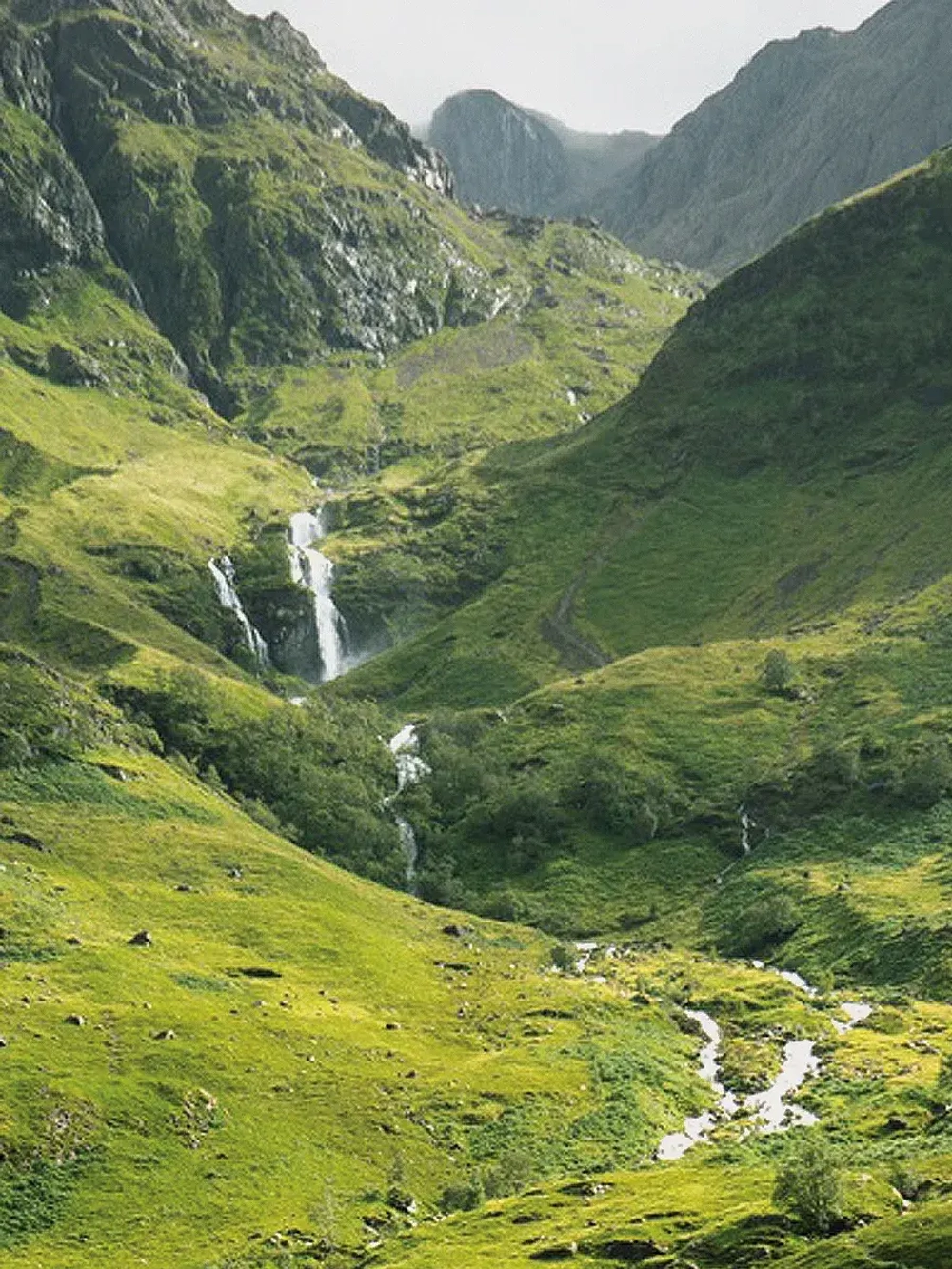 Наклейка интерьерная на холодильник Горная река