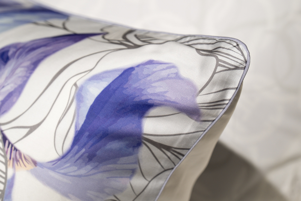 Комплект постельного белья Ирисы , тенсель, 200x220-1шт, 50x70-2 шт Garda Decor