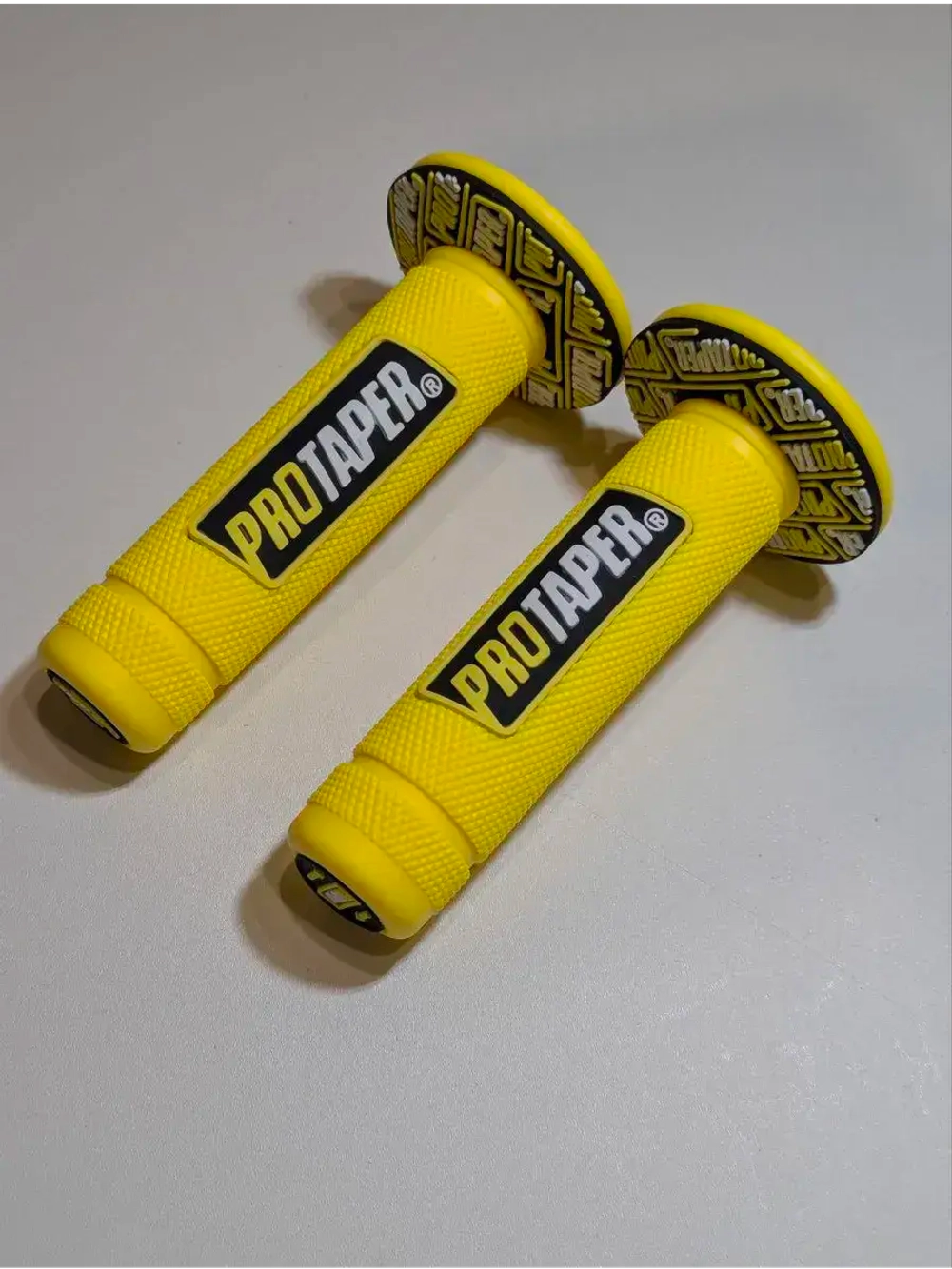 Ручки руля мотоцикла (грипсы) 22 и 24мм ProTaper