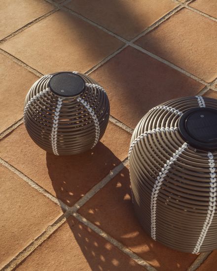 Настольная лампа Garoina на солнечных батареях из искусственного ротанга, 25 см