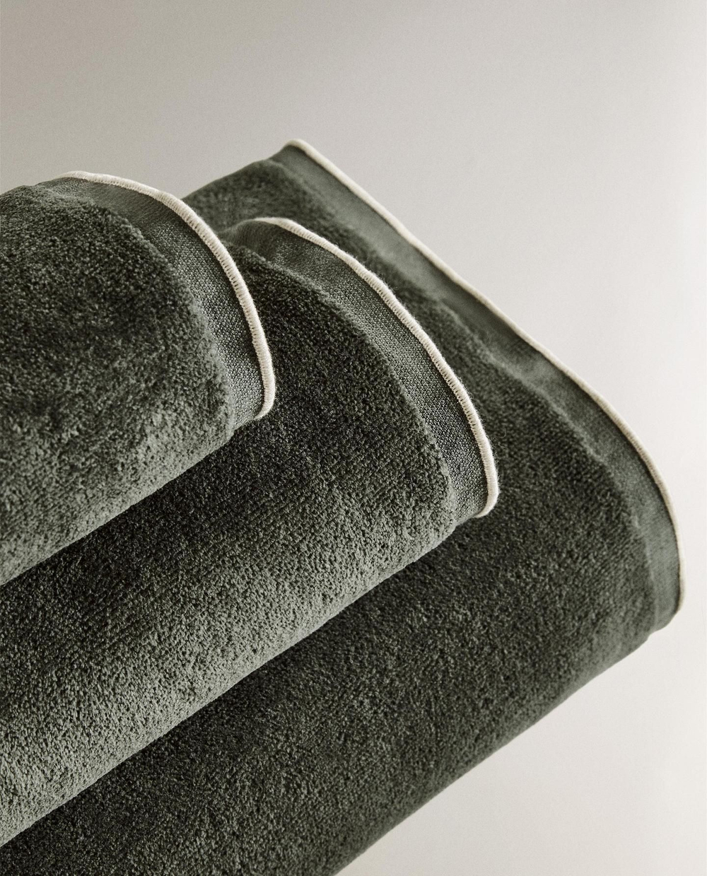 Zara Home - Велюровое банное полотенце с оверлоком, зеленый, 50х90 см