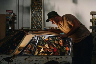 «Resurrection» — Воскрешение через витраж: художественное преображение Porsche 911