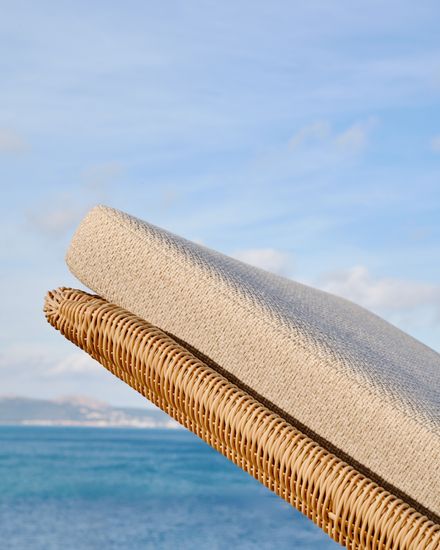 Шезлонг Galea из тикового дерева и синтетического ротанга Испания La Forma