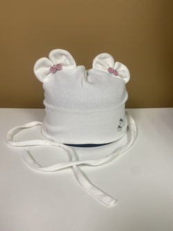 Шапка трикотажная однослойная на девочку на завязках из хлопка на размер 44-48, цвета в ассортименте