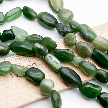 Нефрит бусины, галтовка, размер около 7-10 мм, цена за нить 38 см