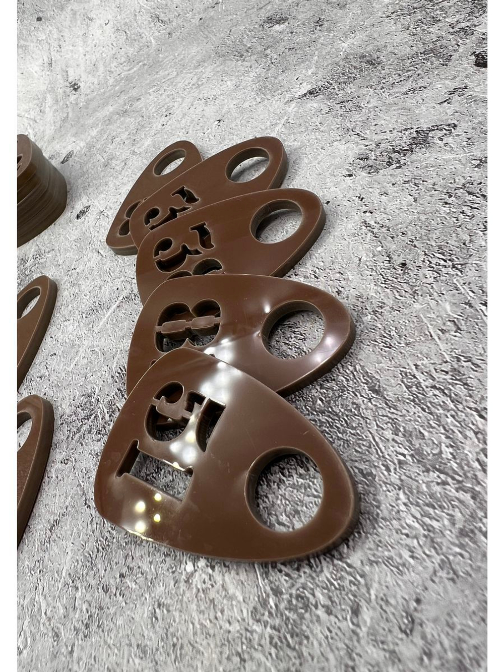 Номерки для гардероба прорезные