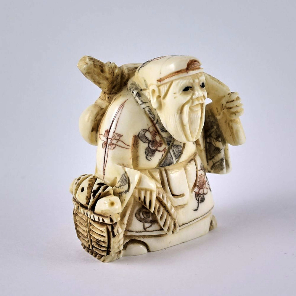 Нэцкэ Дзюродзин с корзиной рыбы и тыквой-горлянкой через плечо