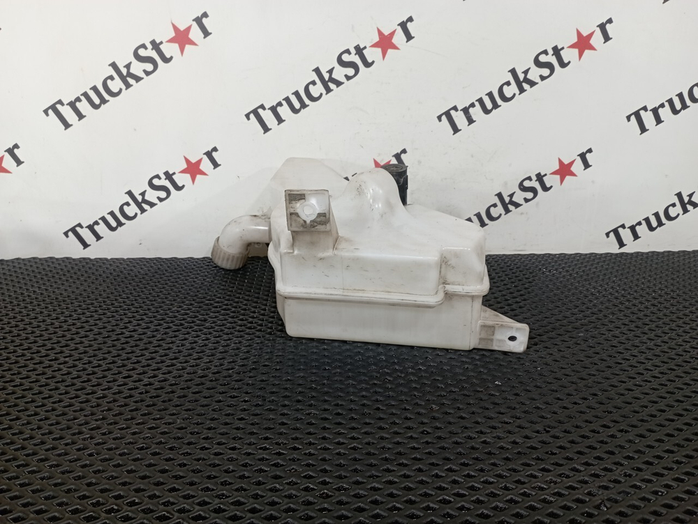 Бачок омывателя лобового стекла 2023г