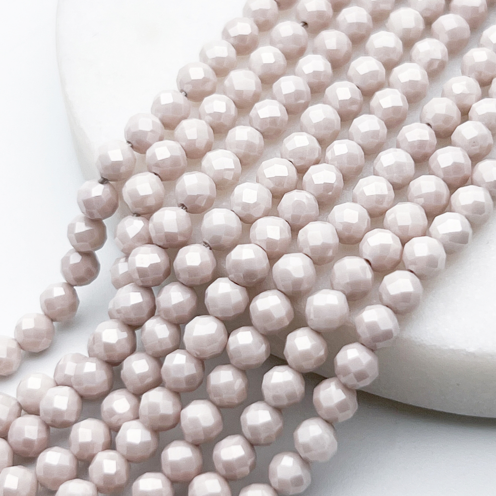 Фианит "матовый" (кубический цирконий), цвет бежевый, размер около 4 мм, цена за отрезок 18 см (1/2 нити)