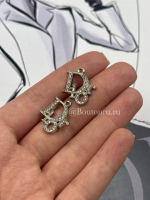 Подвеска Ди. 18х21 мм серебро стразы