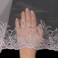 Вышивка на сетке лаванда светлая (левая) 22 см