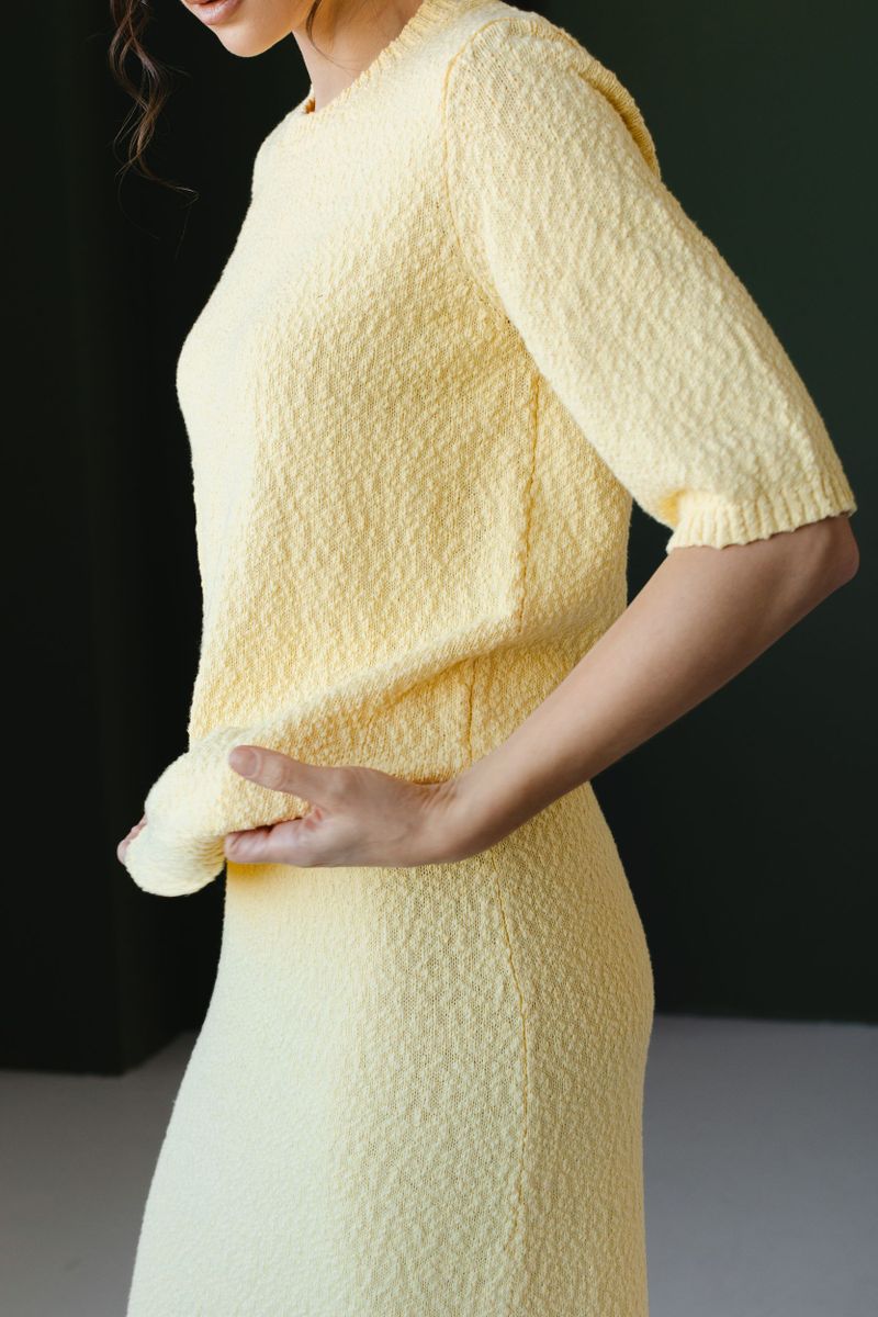 Костюм из фактурного хлопка джемпер и юбка лимонный