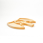 Деревянная менажница из кедра для подачи блюд и закусок с гравировкой "Fortis cadere cedere non potest"