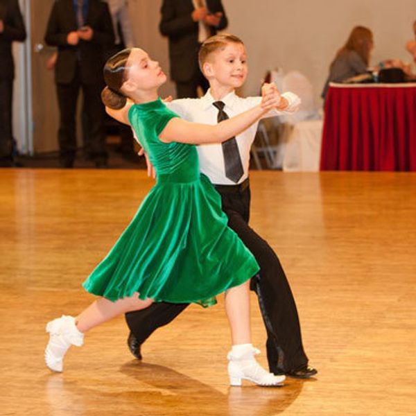 Детские спортивные бальные танцы: внешний вид ребёнка на выступлении