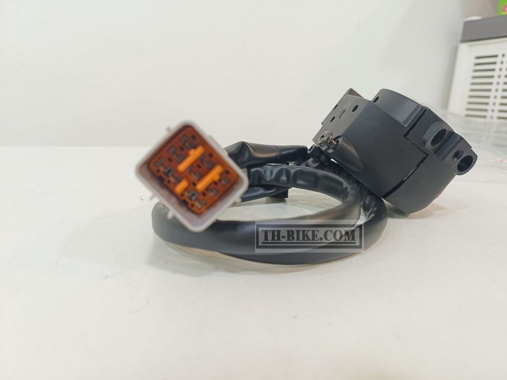 37200-28K00-00. SWITCH ASSY, HANDLE RH (with hazard)