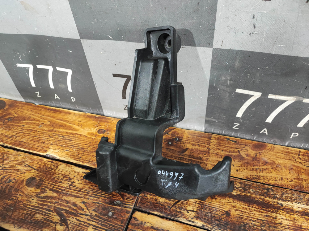 Кронштейн переднего бампера левый Chery Tiggo 4 Pro 20-нв Б/У Оригинал 602002057AA