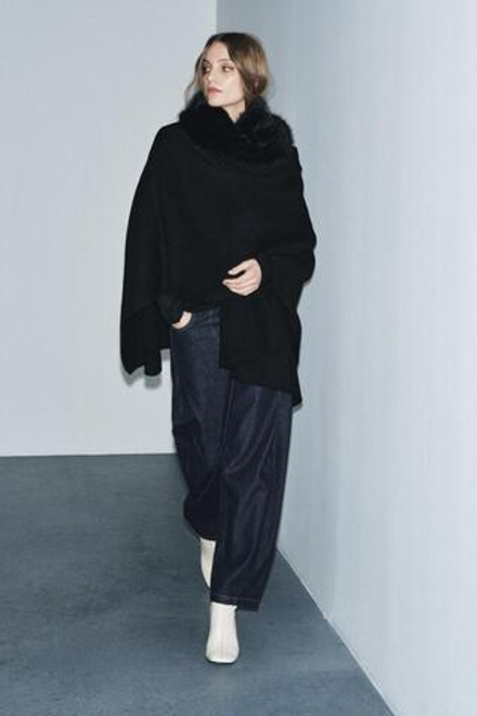 ZARA ТРИКОТАЖНАЯ НАКИДКА С МЕХОВЫМ ВОРОТНИКОМ, ЧЕРНЫЙ