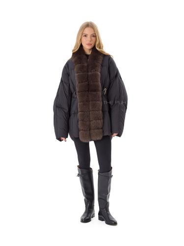 Черный пуховик-летучая мышь с меховым воротником