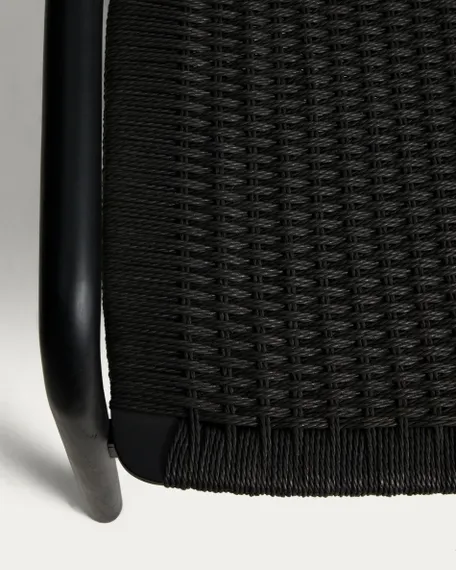 Кресло уличное Derile из дуба и веревки с черной отделкой