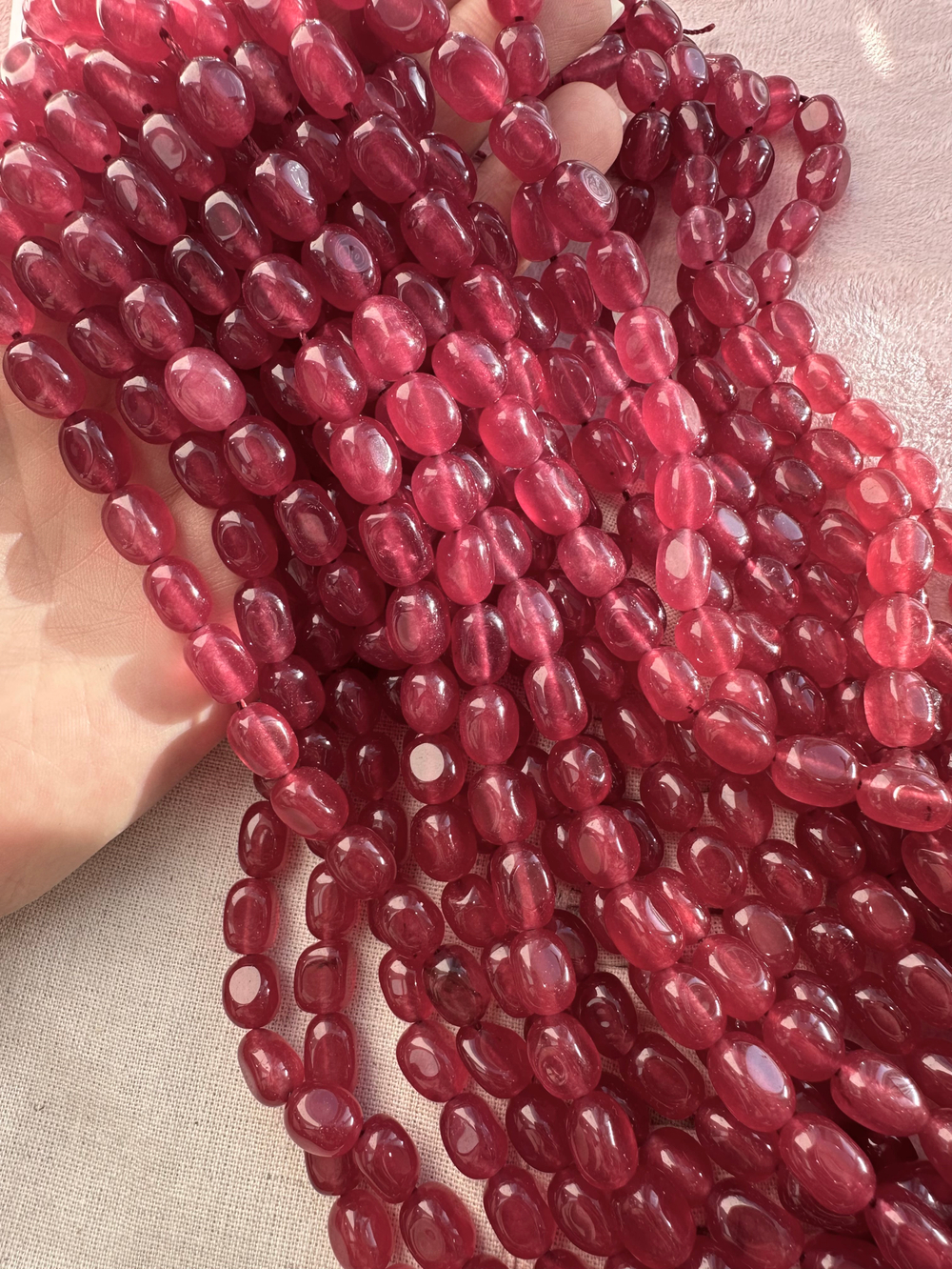 Нить бусин из тонированного кварца 7-8мм (галтовка)