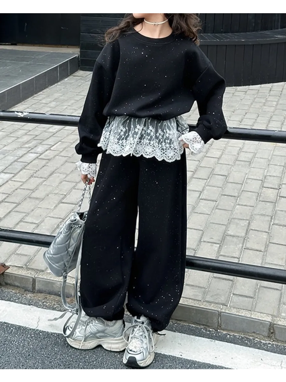 Костюм брючный c кружевом