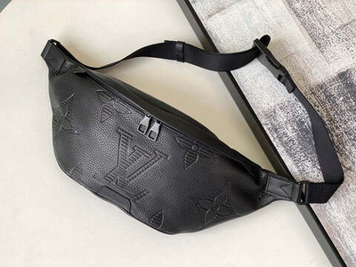 Louis Vuitton Discovery Bumbag