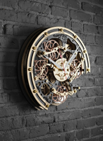 Настенные часы WOODandROOT Automaton Bite 1682 на кирпичной стене в серых тонах, боковой ракурс, подчёркнут рельеф корпуса