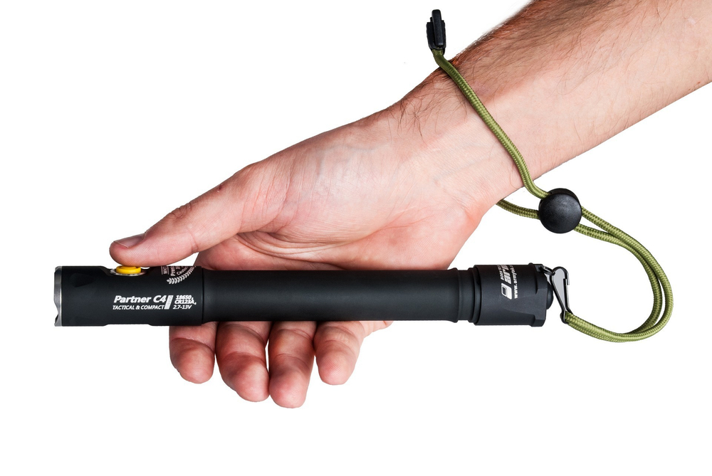 Фонарь светодиодный тактический Armytek Partner C4 Pro v3, 2140 лм, теплый свет, аккумулятор