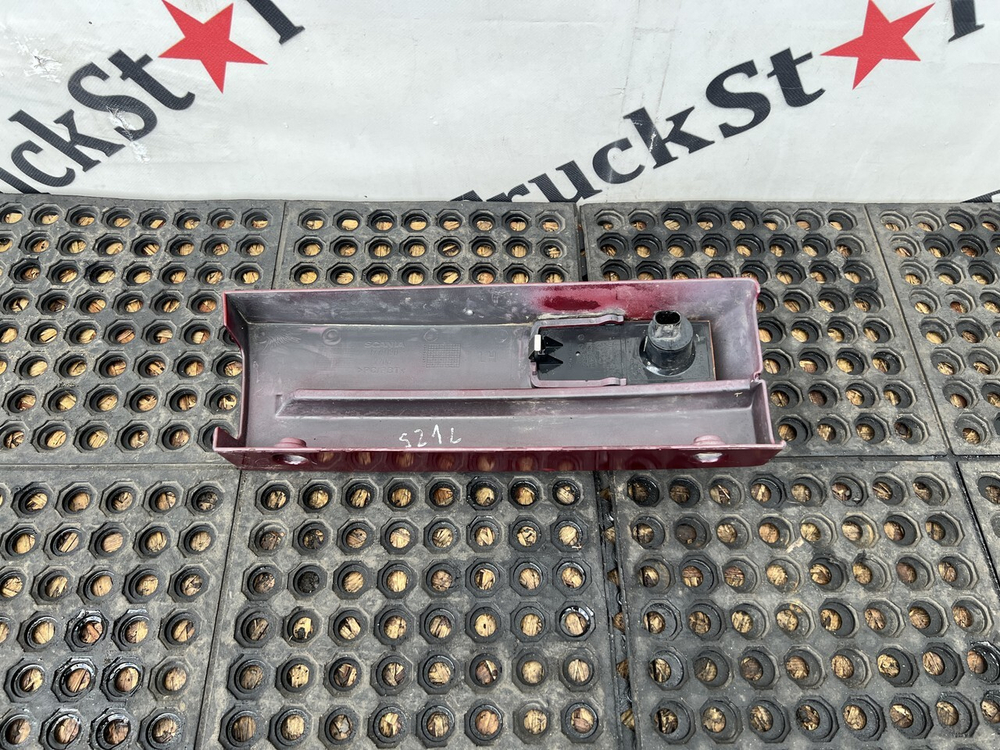 Накладка подножки левая