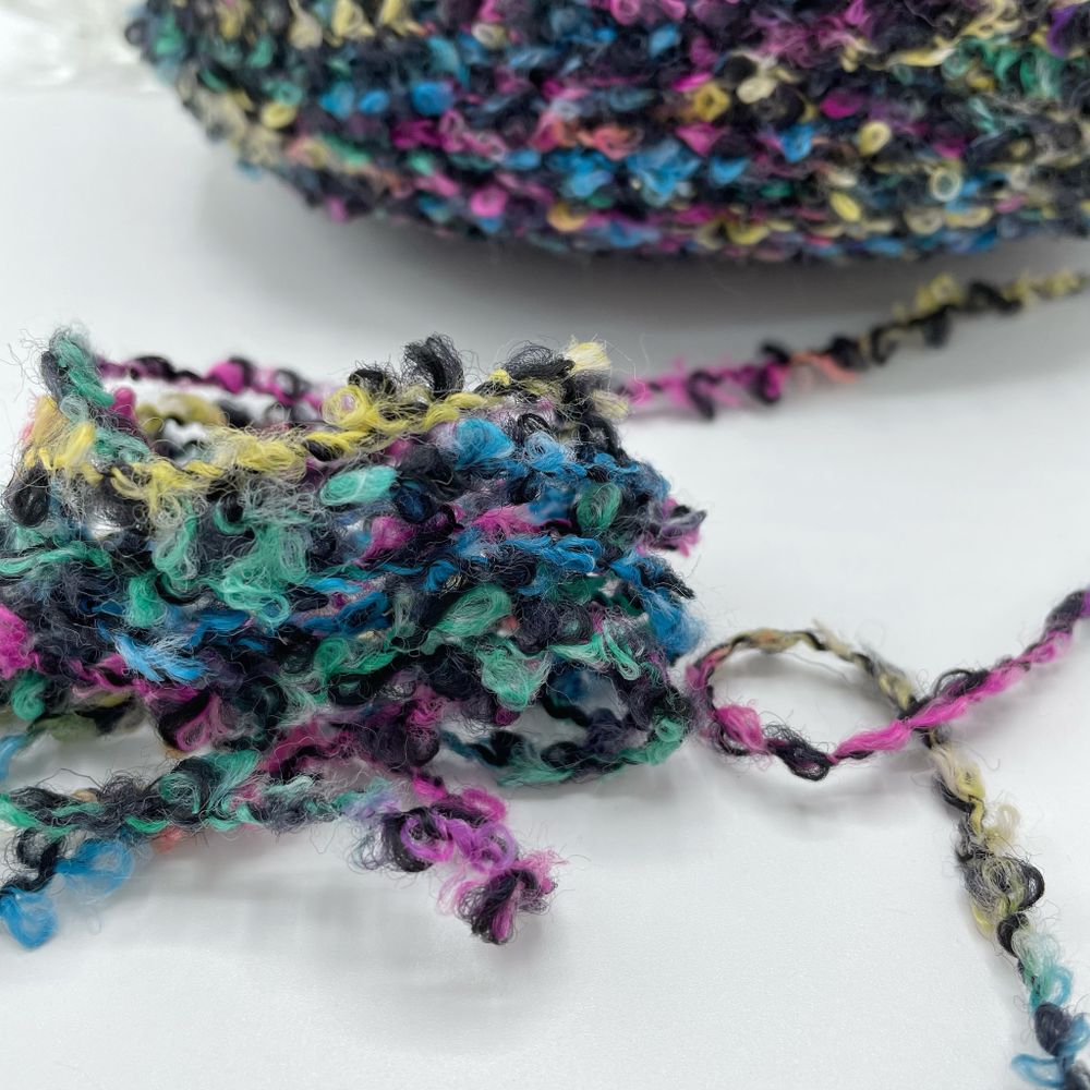 Букле Industria Italiana Filati S.P.A. 30% меринос 12% полиамид 53% полиакрил