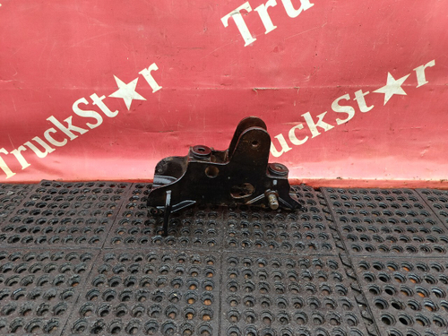 Кронштейн торсиона кабины левый 2023г.