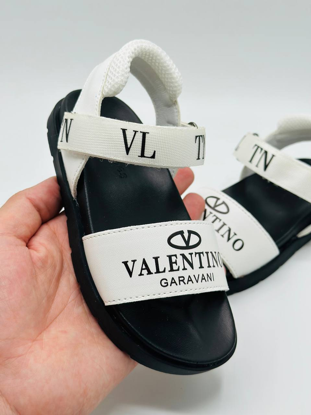 Детские босоножки Valentino