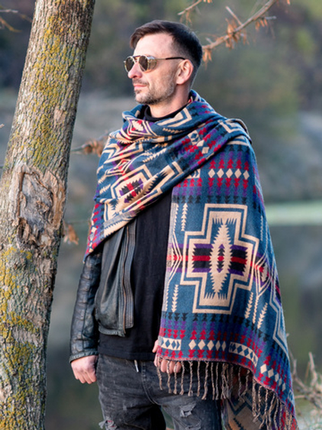 Палантин теплый с орнаментом Навахо