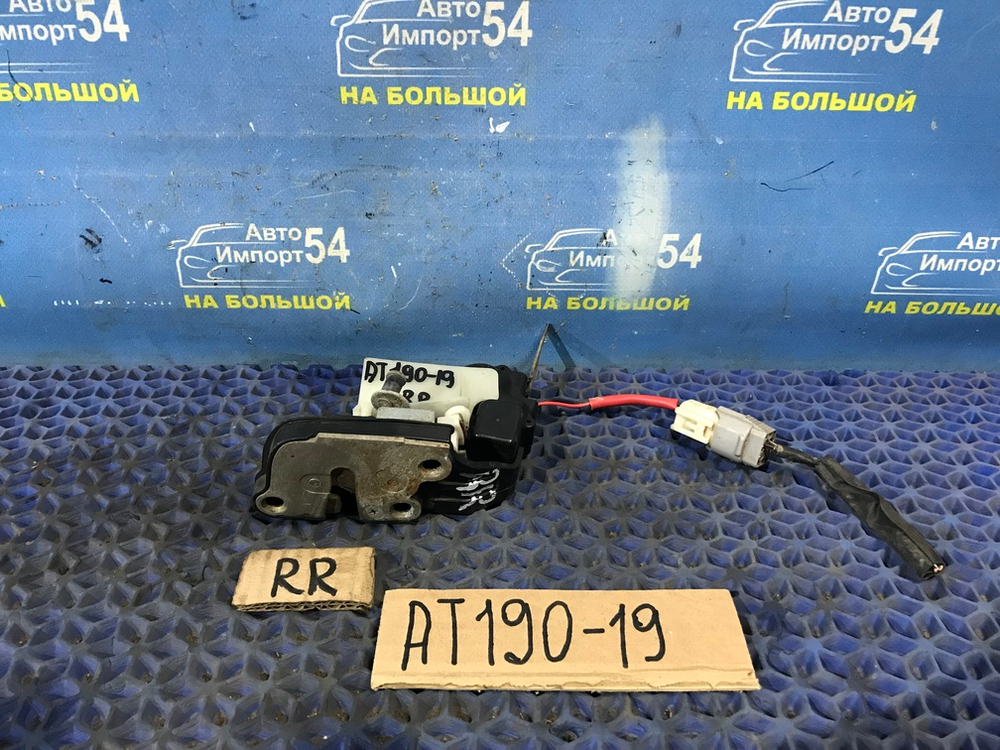 Замок двери задней правой TOYOTA CARINA E 1996